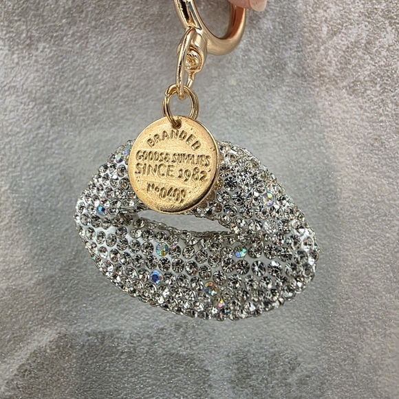 Boutique Silver Crystal Lip Key Holder - New - Picture 2 of 3